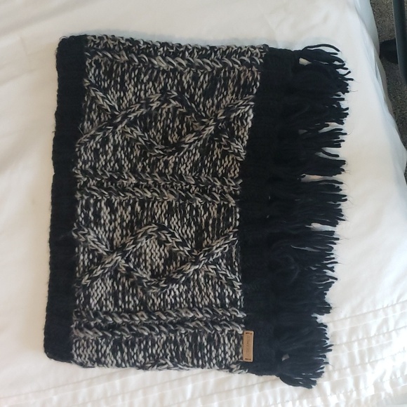 Scarf - Picture 1 of 3